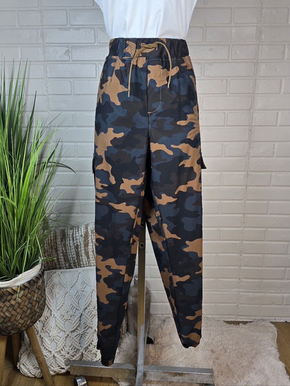 Zyia Active Camo Cargo Joggers Medium
